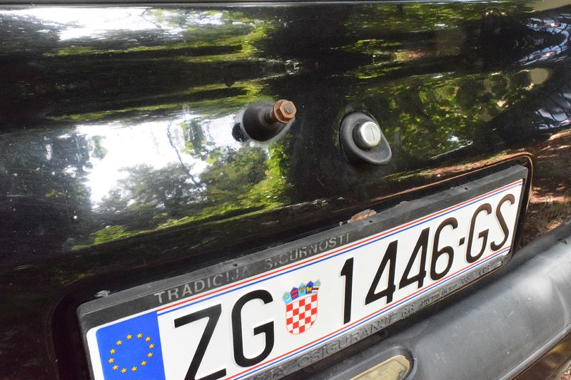Rear wiper is broken. Don’t know if the motor works tho